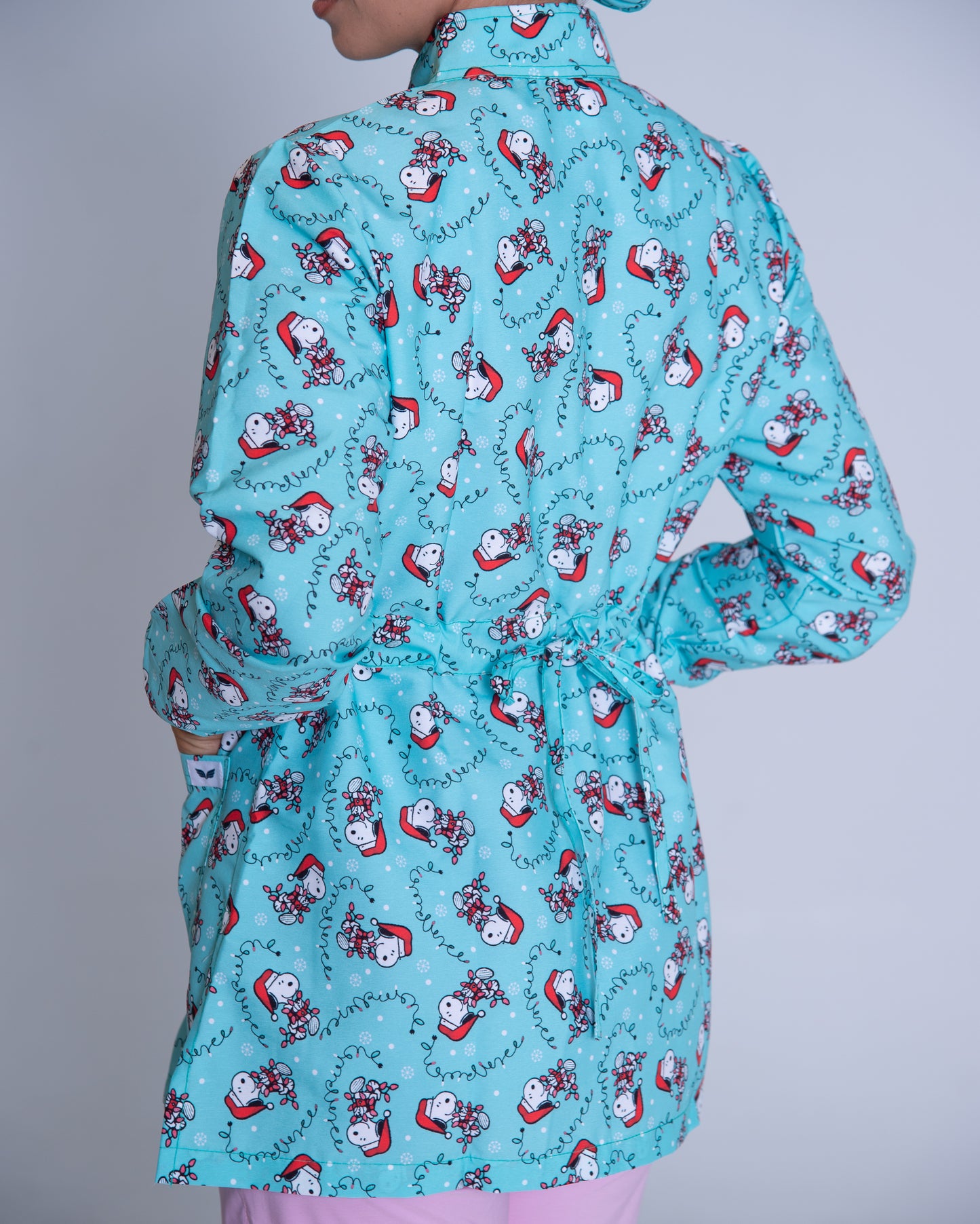 Bata médica premium antifluido holiday Dreamy Scrubs