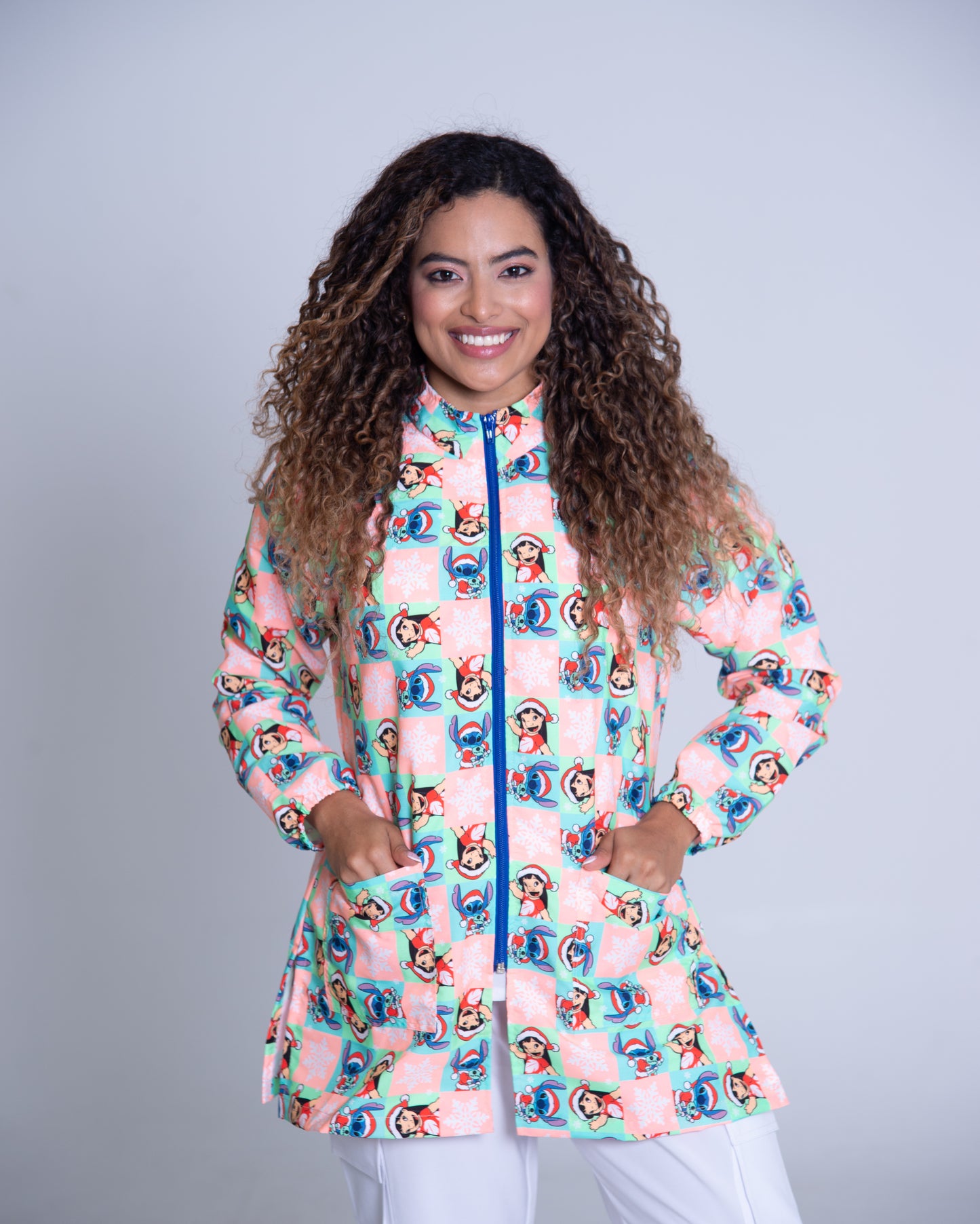 Bata médica premium antifluido holiday Dreamy Scrubs