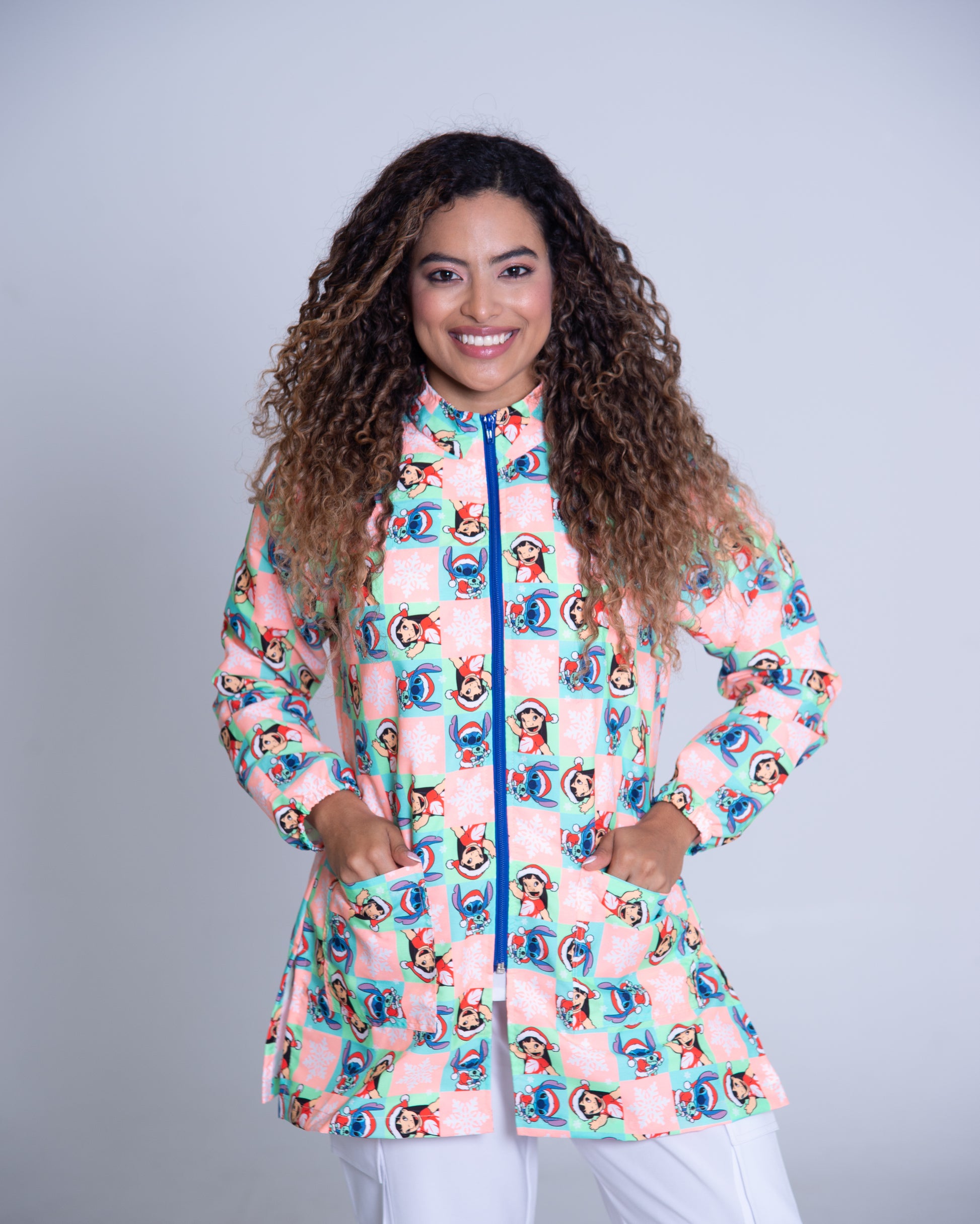 Bata médica premium antifluido holiday Dreamy Scrubs