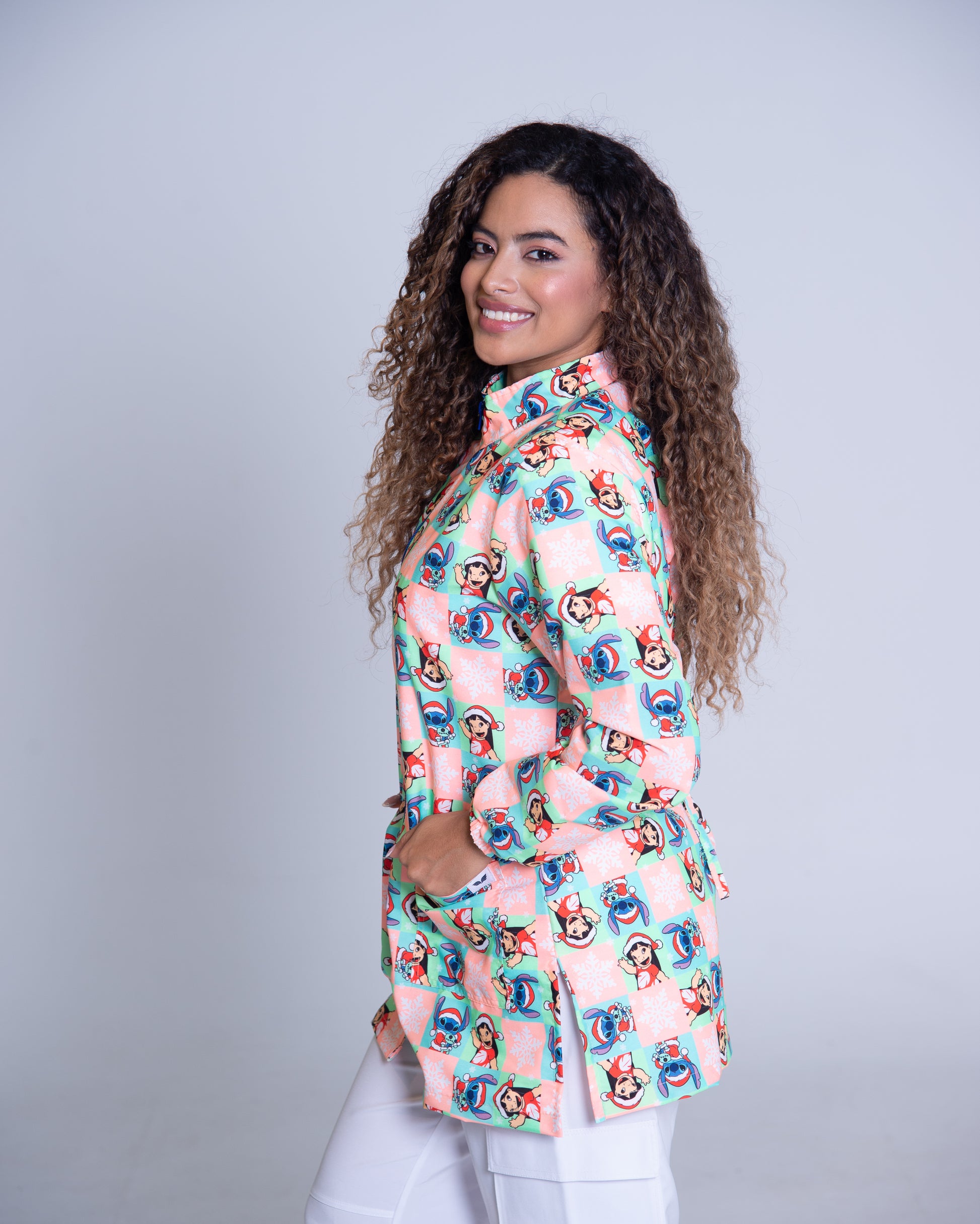 Bata médica premium antifluido holiday Dreamy Scrubs