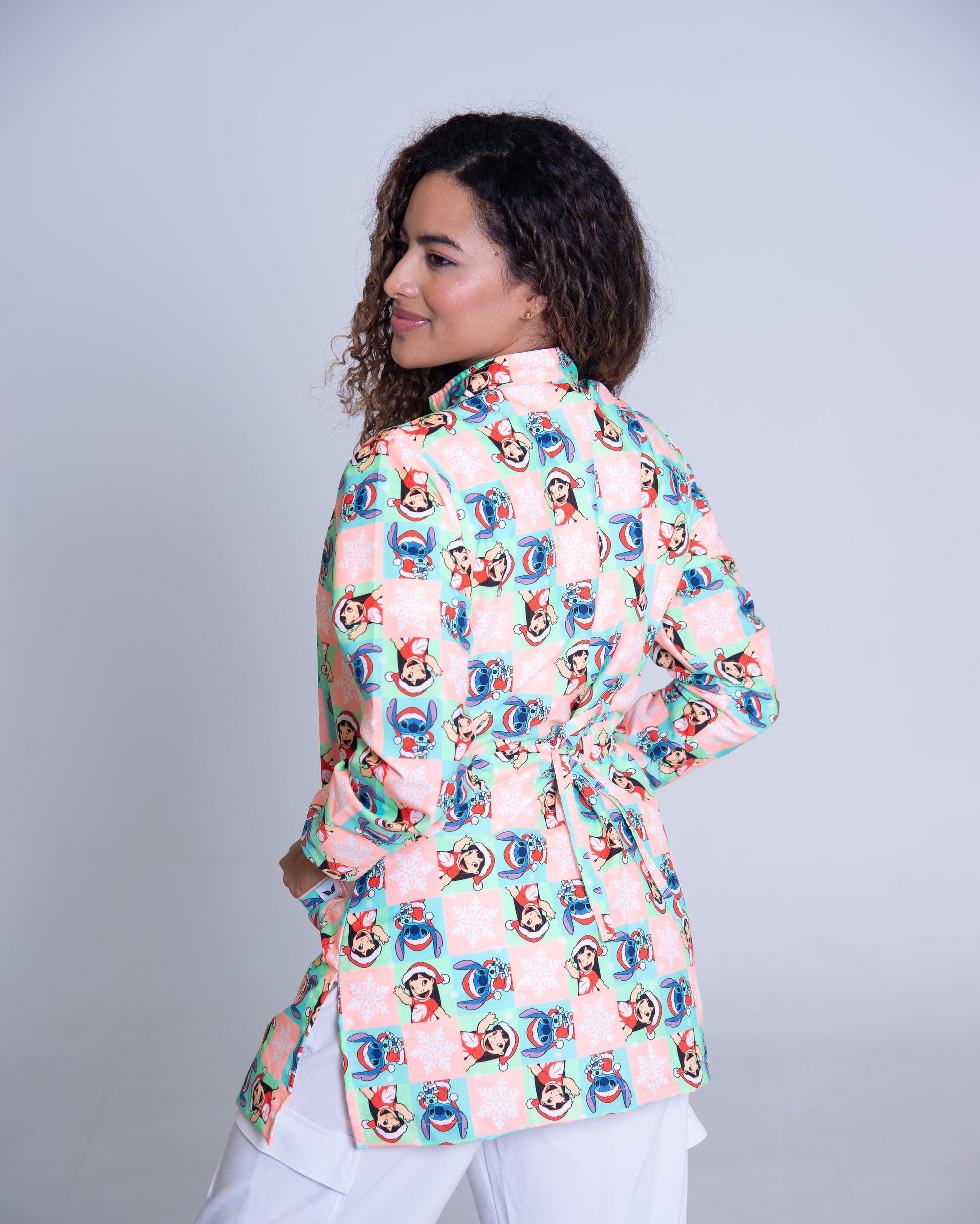 Bata médica premium antifluido holiday Dreamy Scrubs