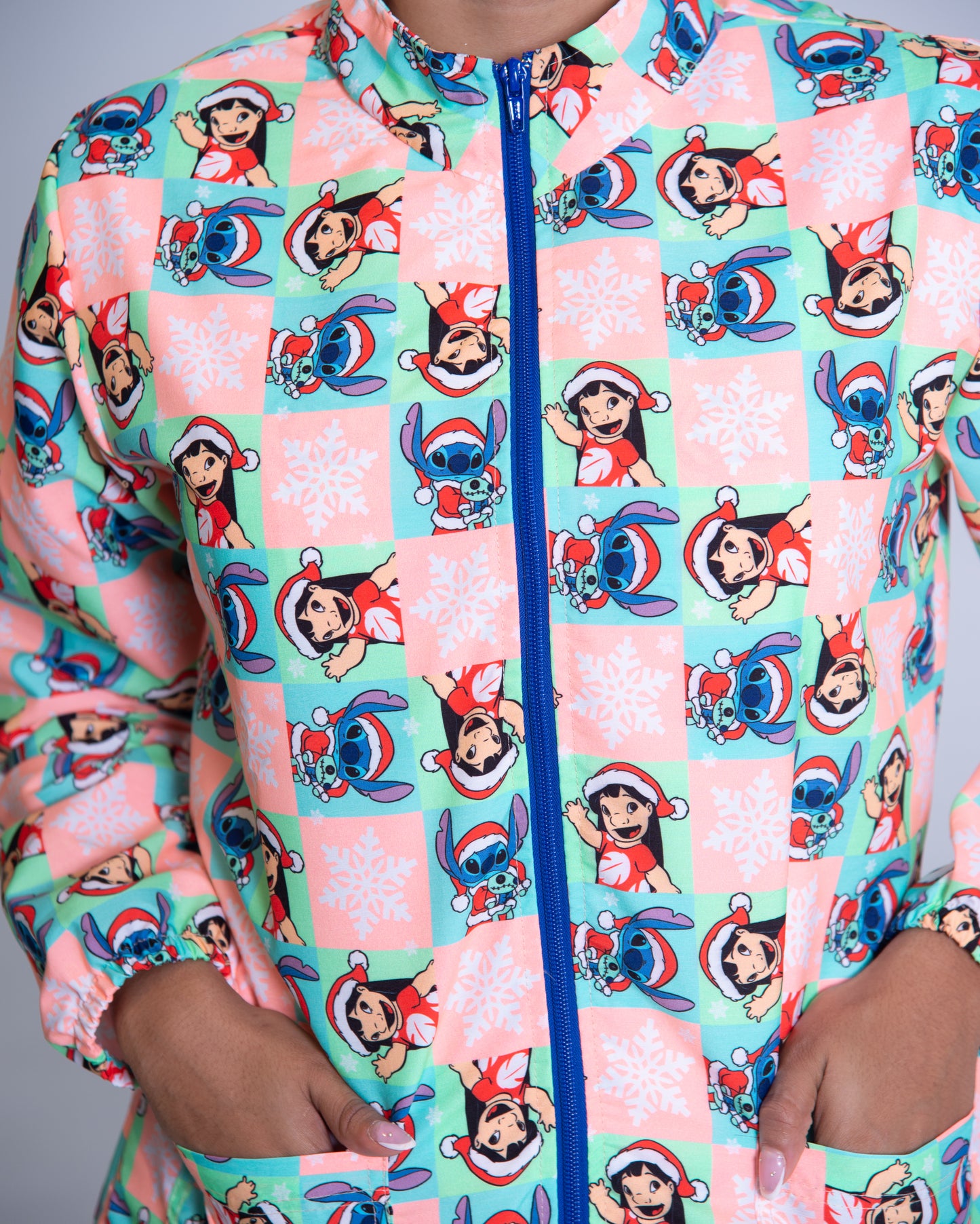 Bata médica premium antifluido holiday Dreamy Scrubs