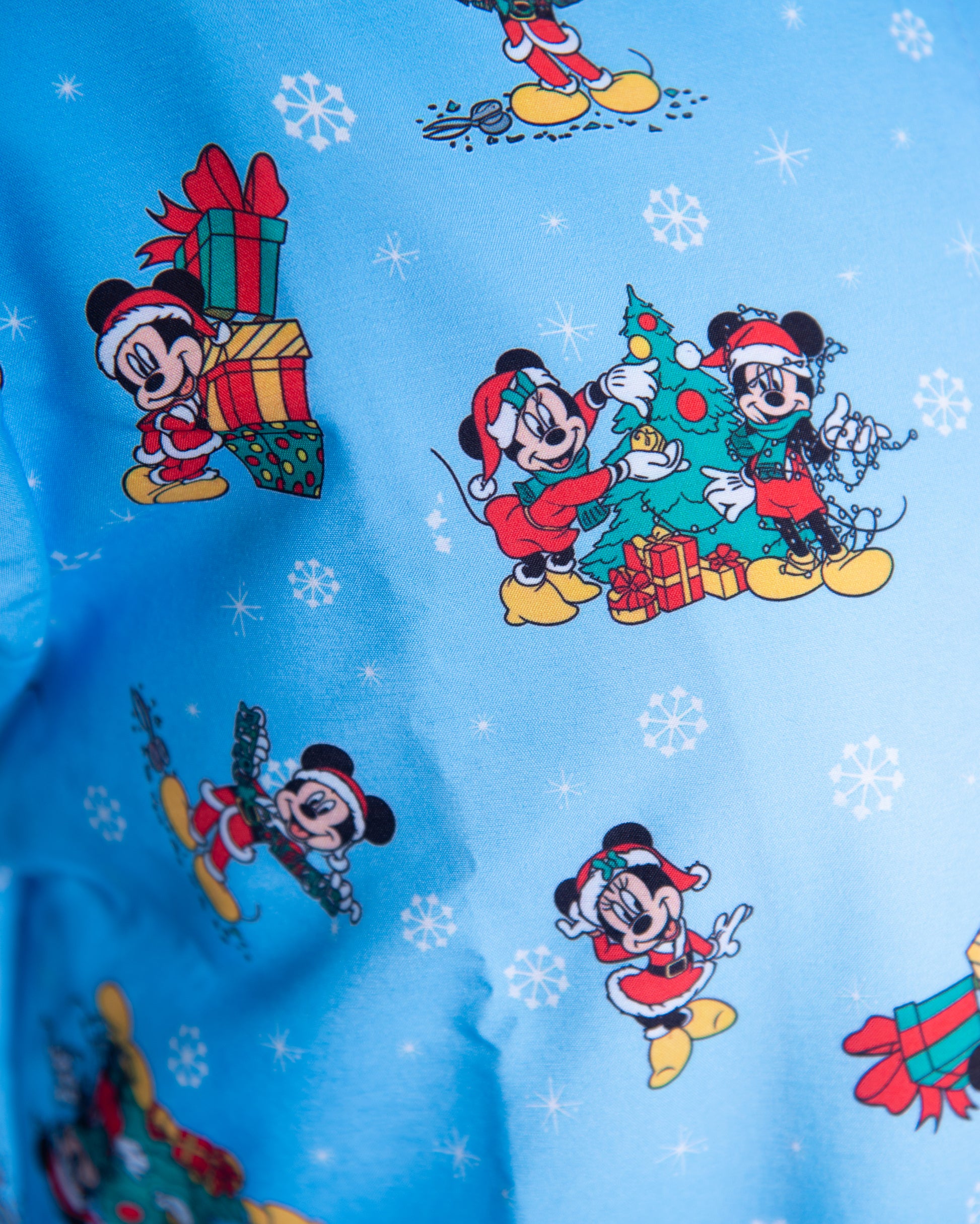 Bata médica premium antifluido holiday Dreamy Scrubs