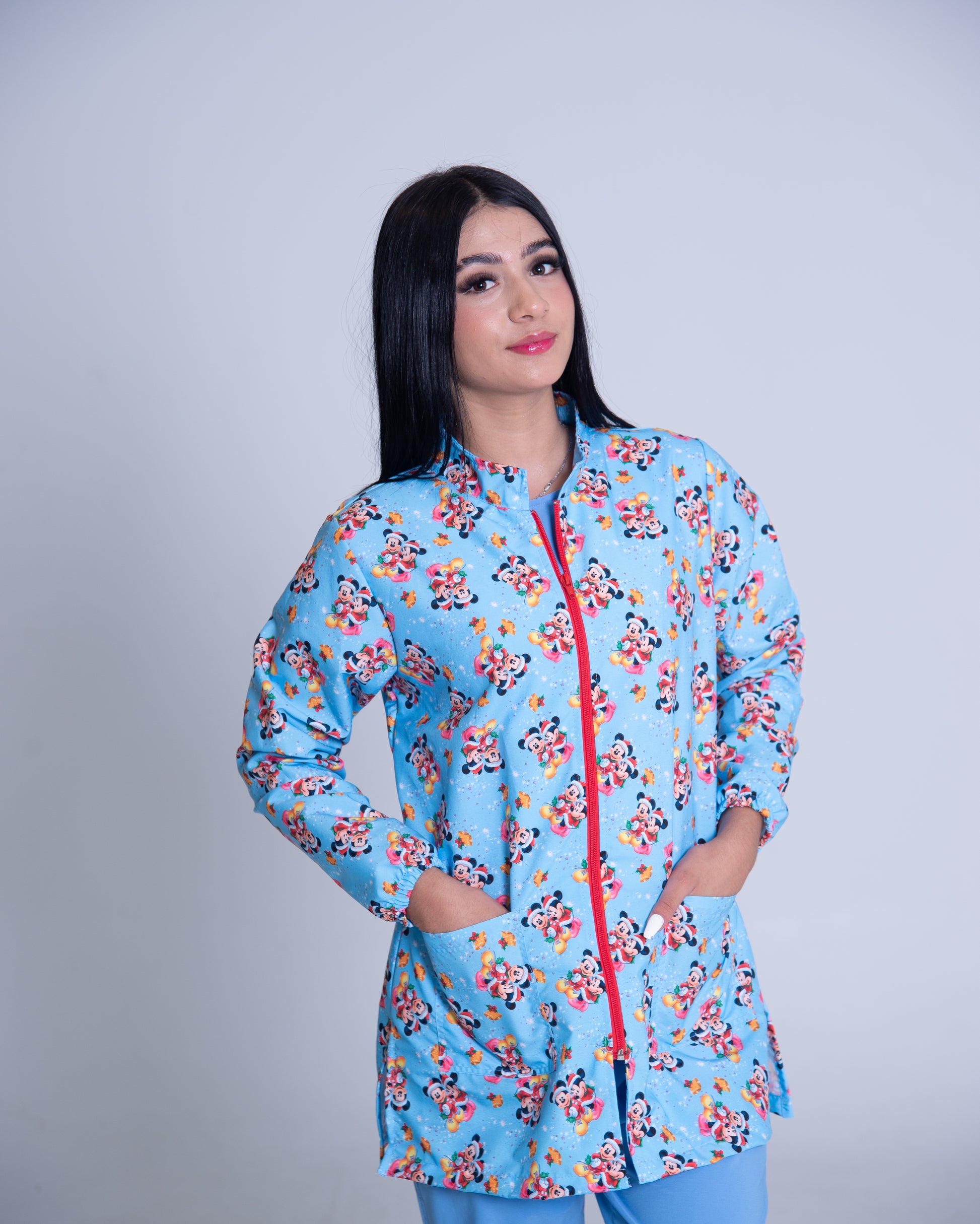 Bata médica premium antifluido holiday Dreamy Scrubs