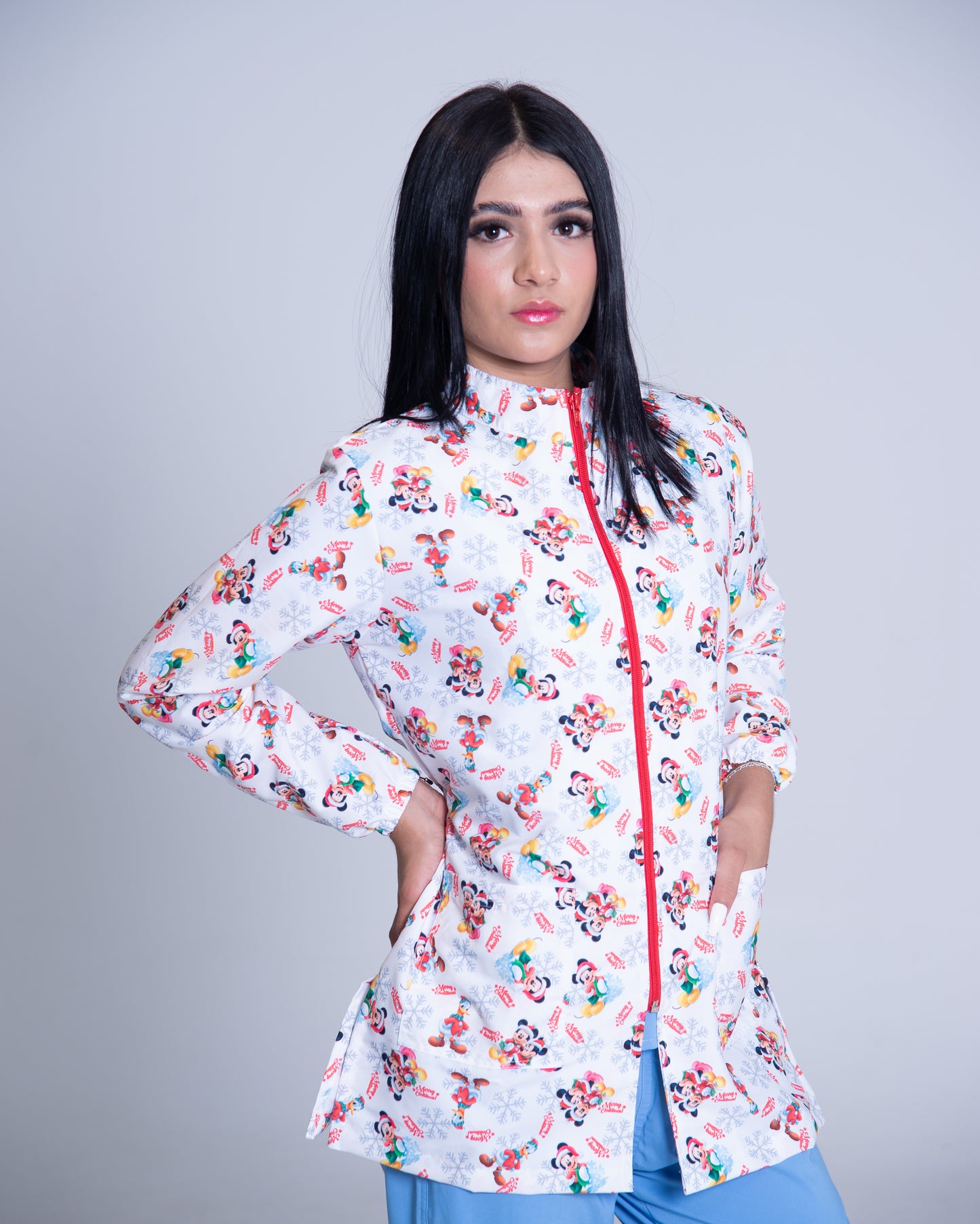 Bata médica premium antifluido holiday Dreamy Scrubs