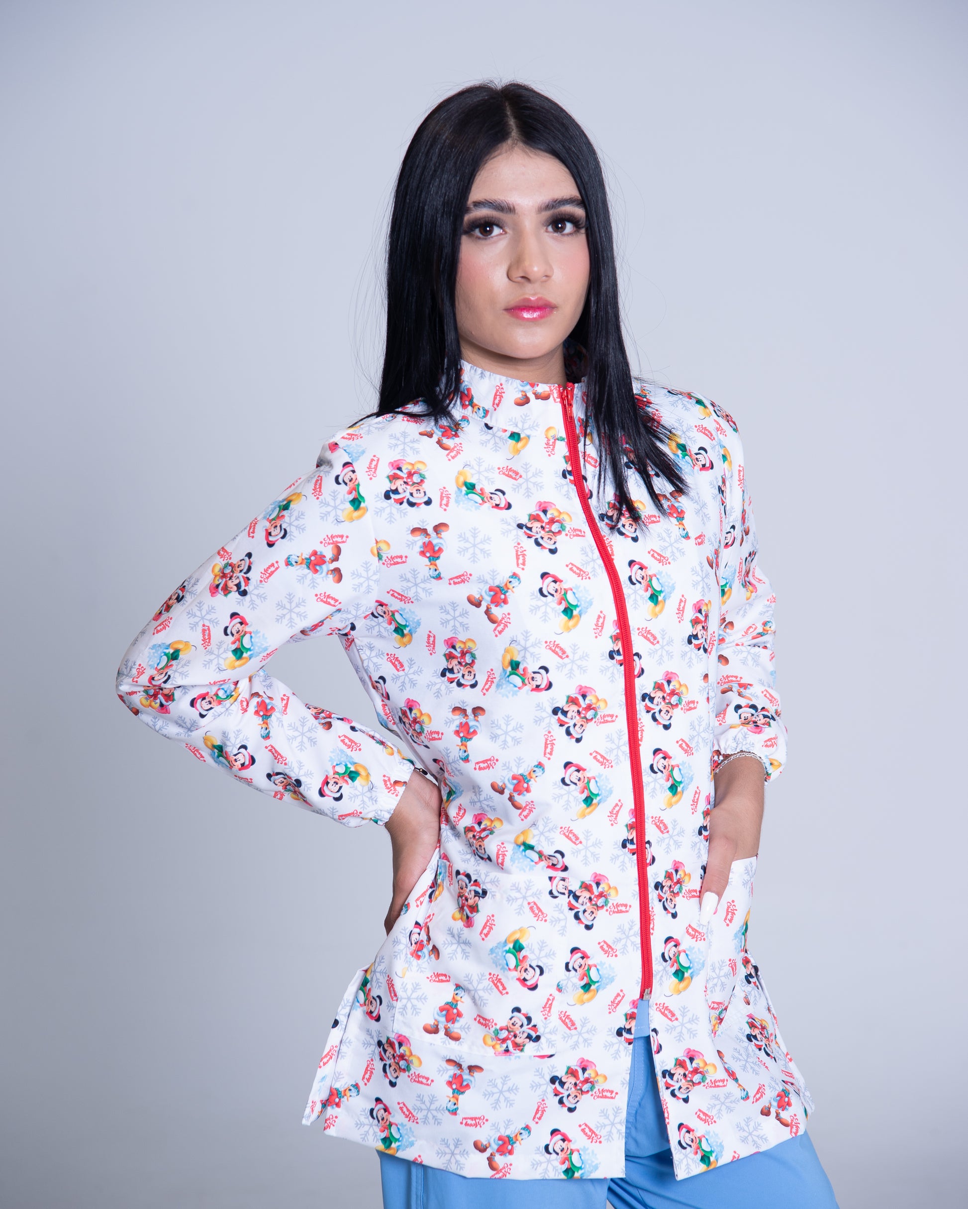 Bata médica premium antifluido holiday Dreamy Scrubs