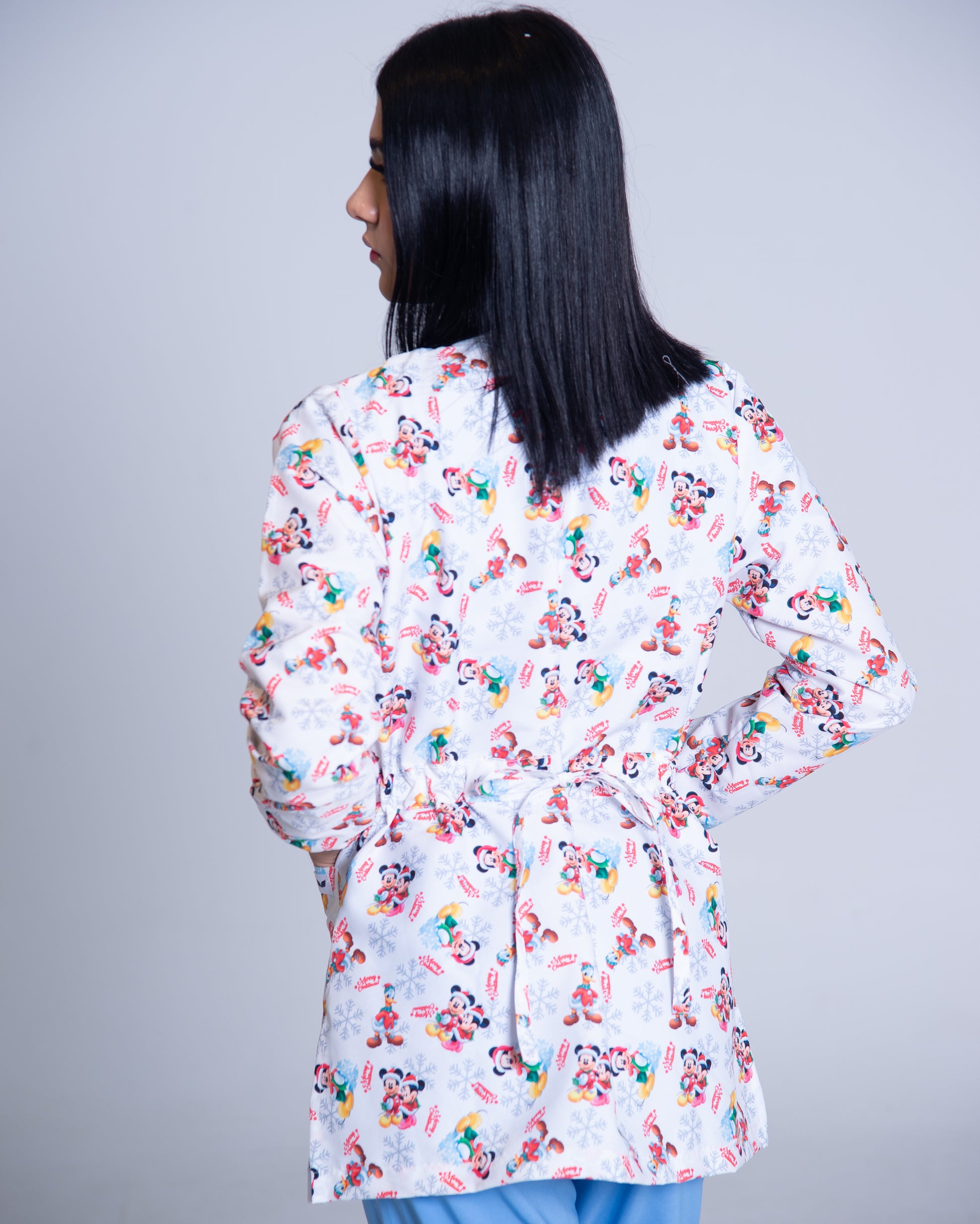 Bata médica premium antifluido holiday Dreamy Scrubs