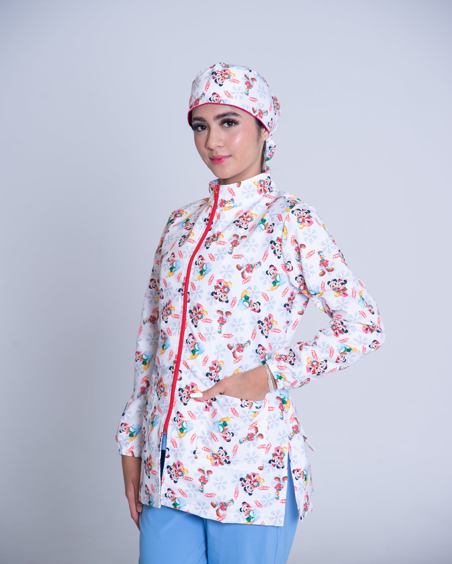 Bata médica premium antifluido holiday Dreamy Scrubs