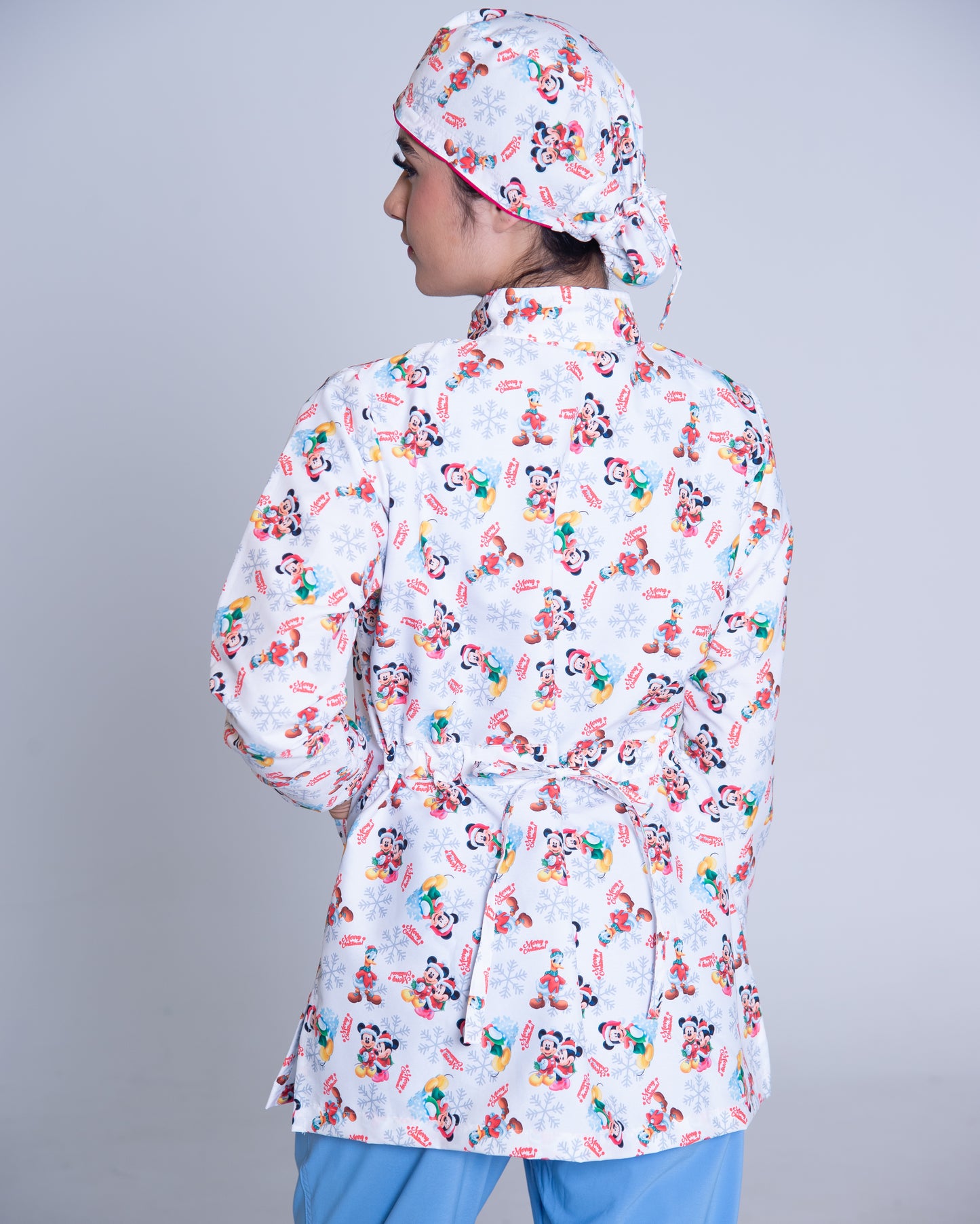 Bata médica premium antifluido holiday Dreamy Scrubs