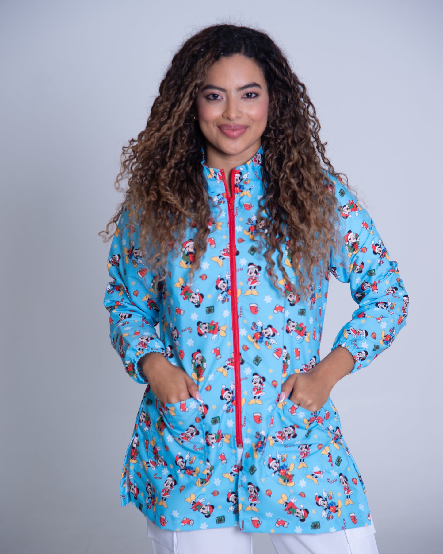 Bata médica premium antifluido holiday Dreamy Scrubs