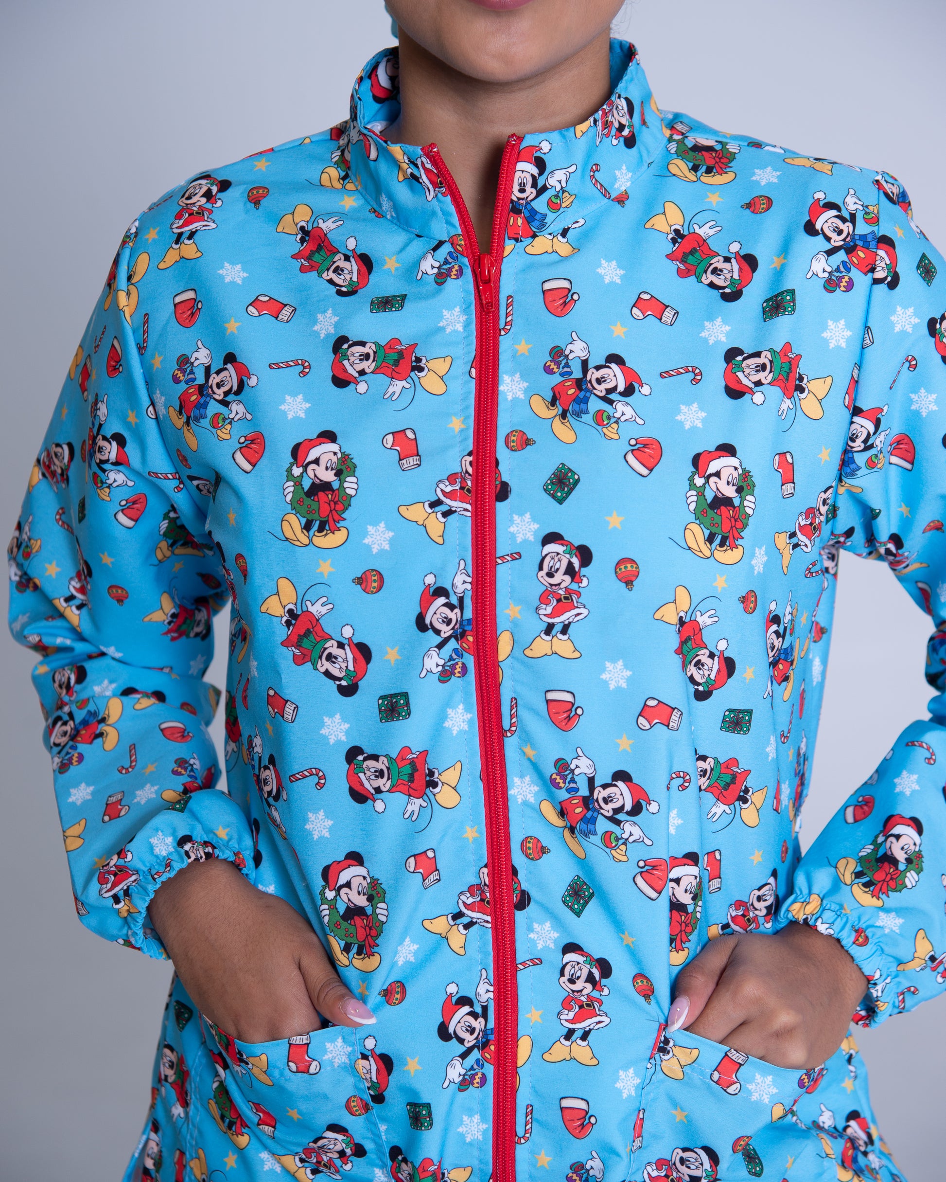 Bata médica premium antifluido holiday Dreamy Scrubs