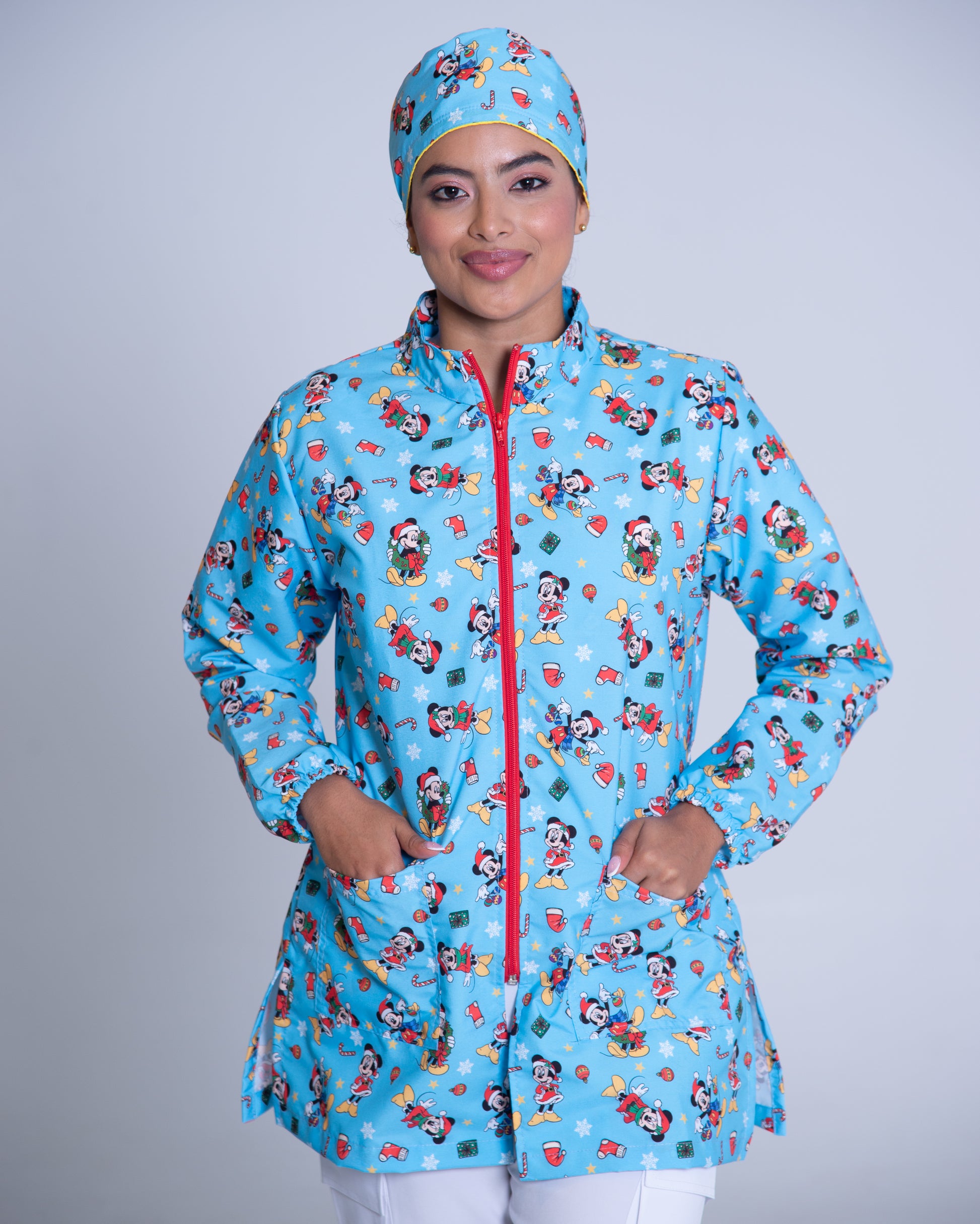 Bata médica premium antifluido holiday Dreamy Scrubs