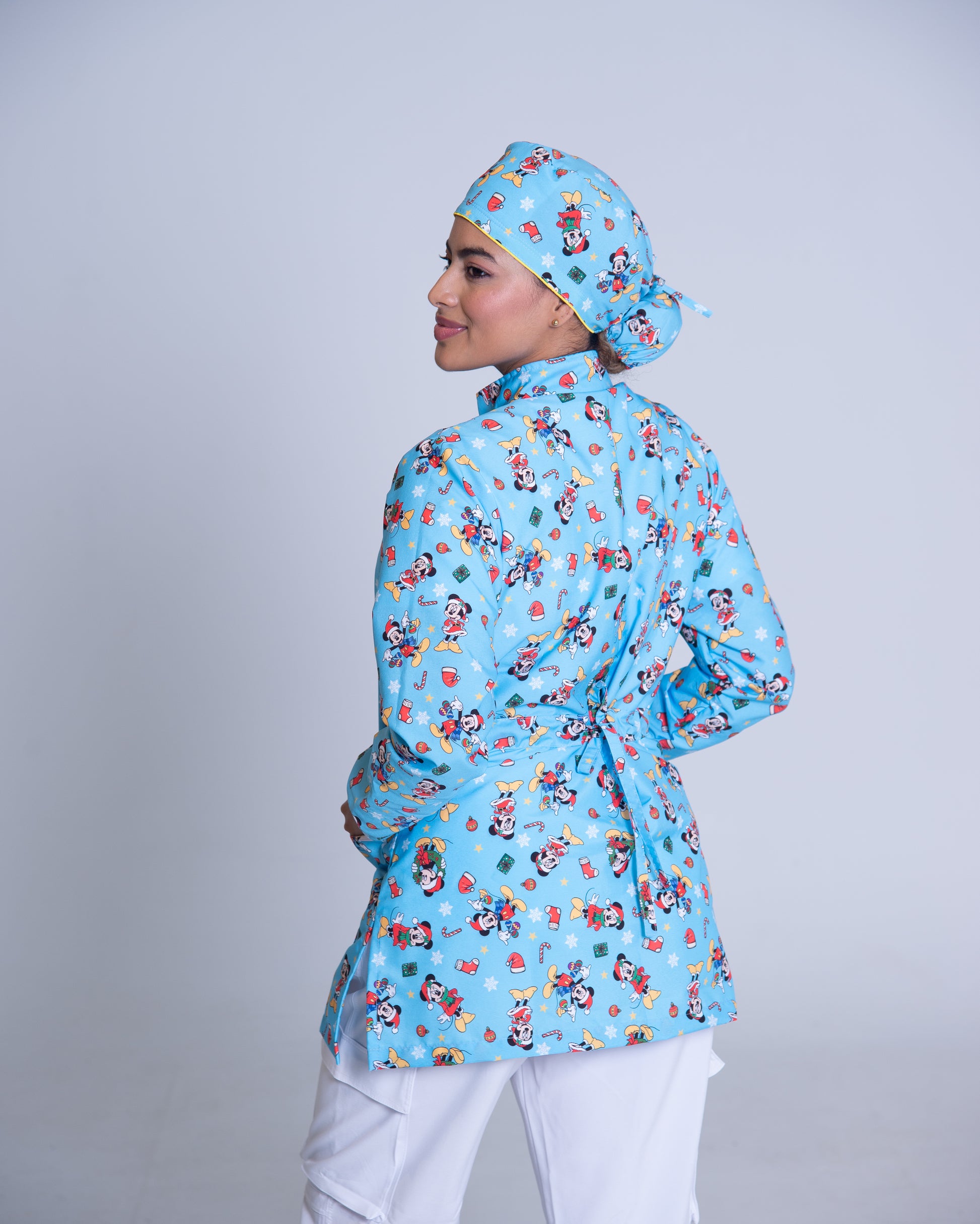 Bata médica premium antifluido holiday Dreamy Scrubs