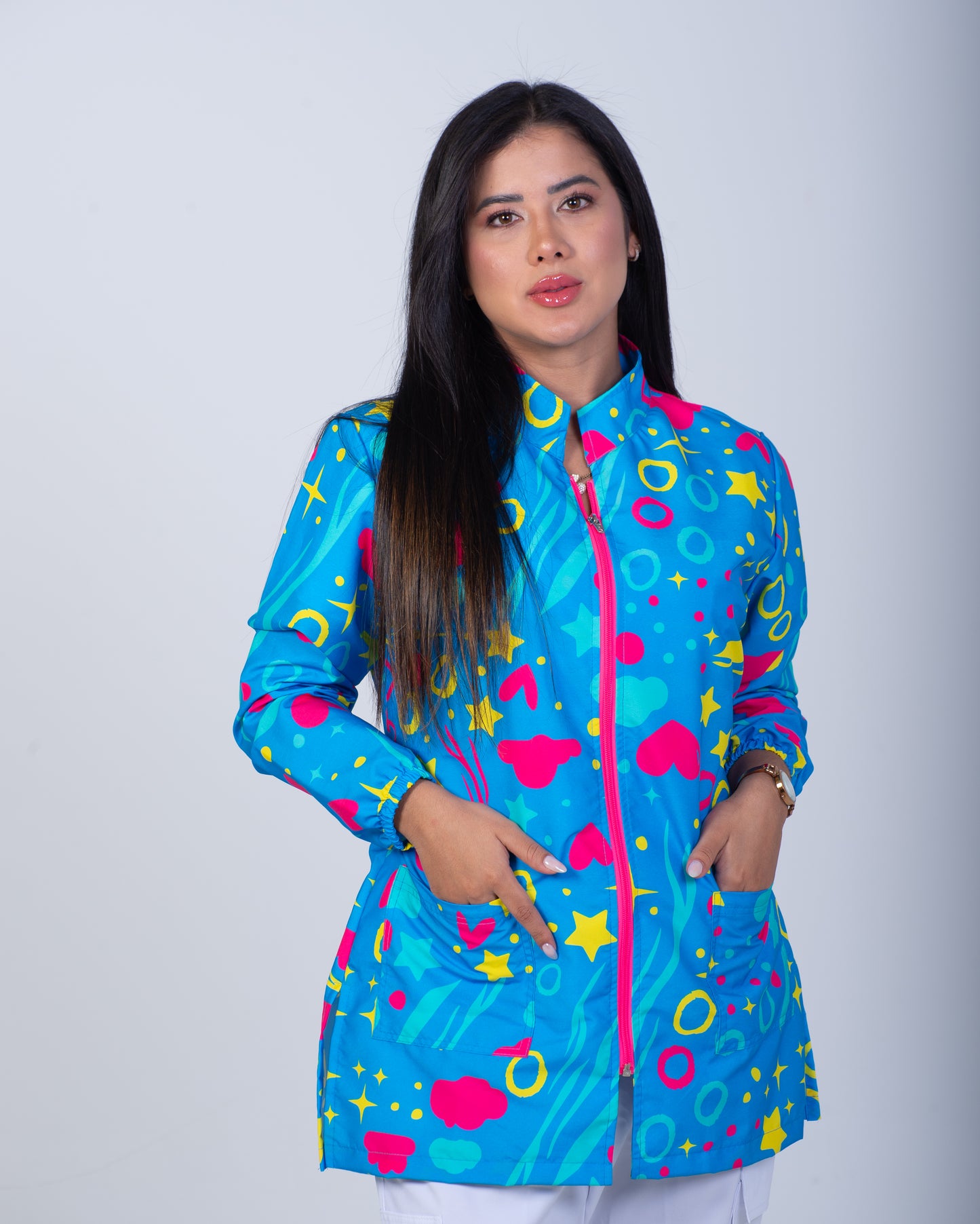 Bata médica premium antifluido diseño Oshosi Dreamy Scrubs