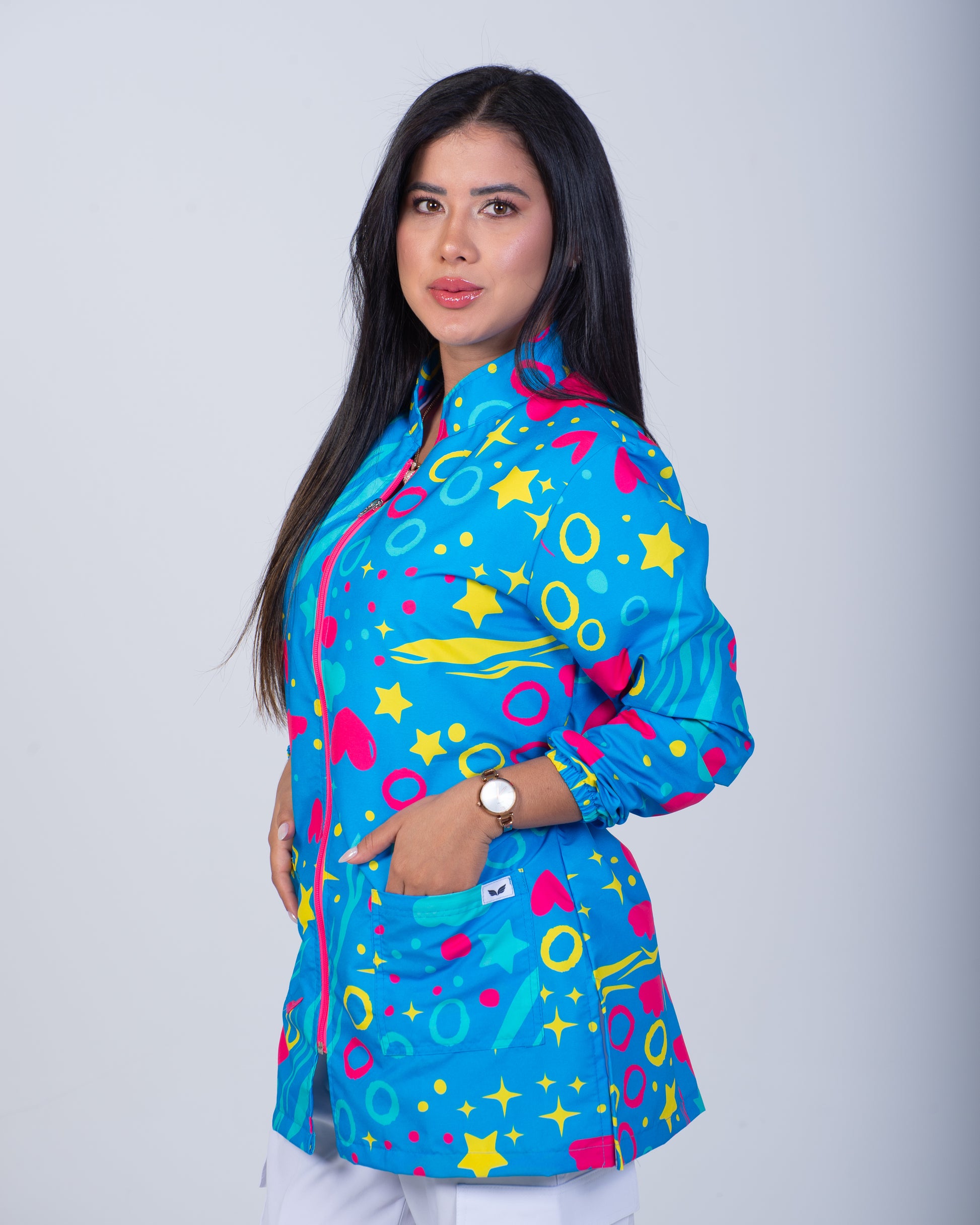 Bata médica premium antifluido diseño Oshosi Dreamy Scrubs