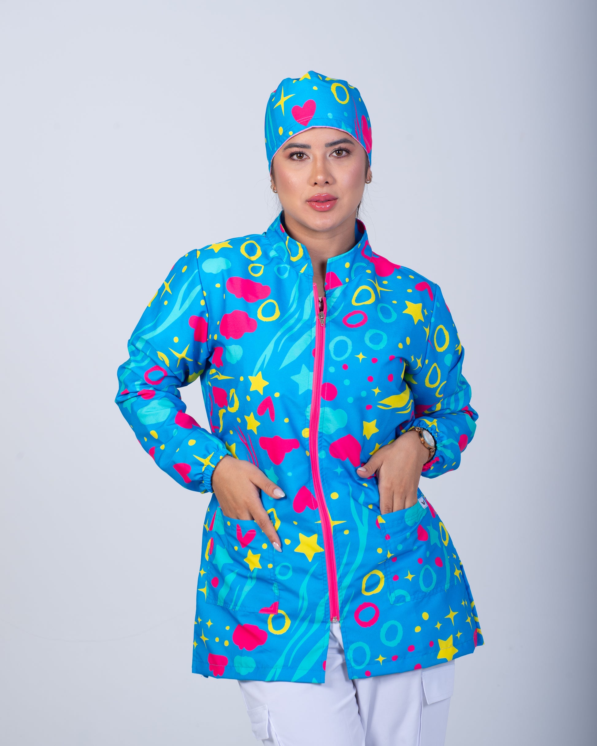 Bata médica premium antifluido diseño Oshosi Dreamy Scrubs