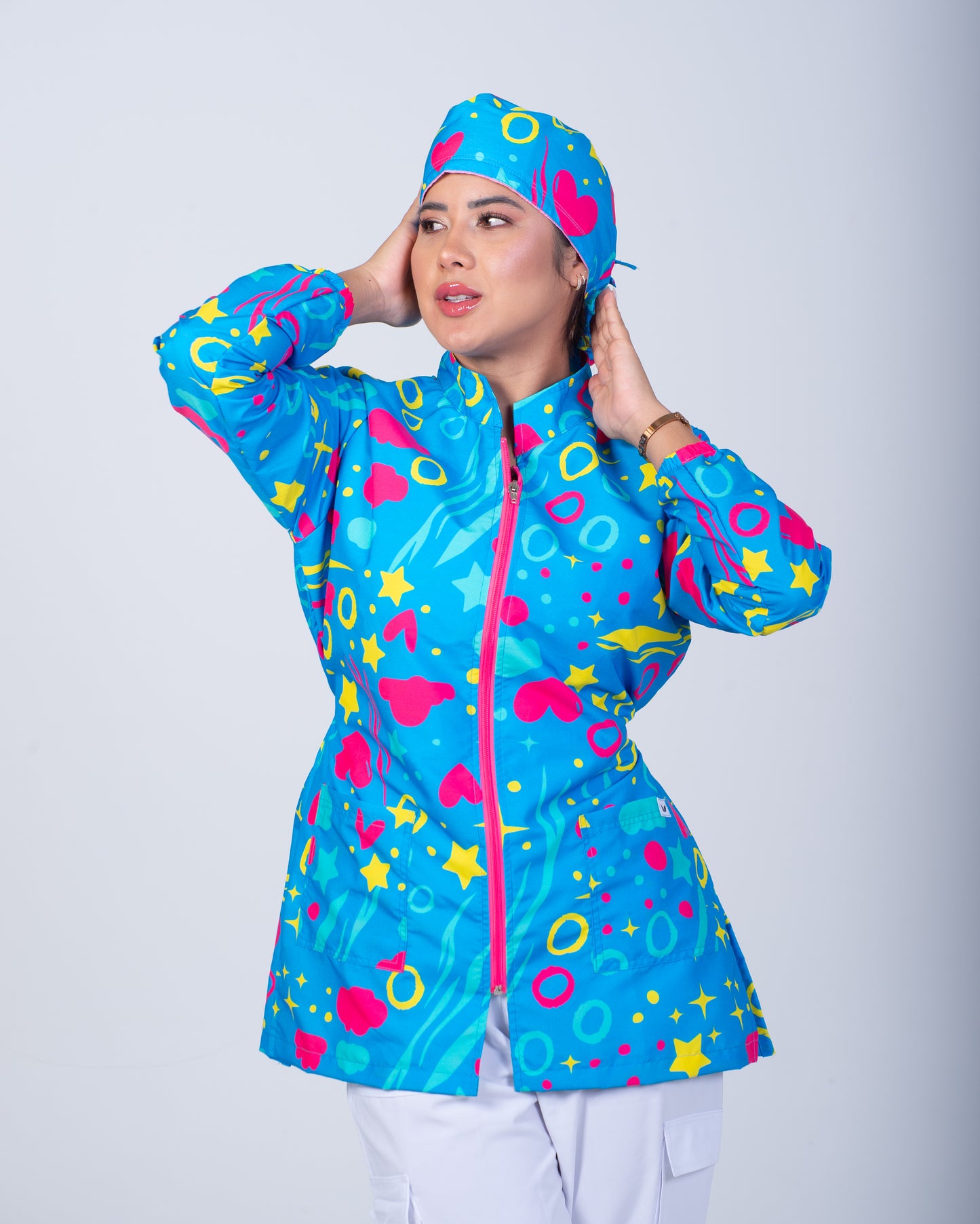 Bata médica premium antifluido diseño Oshosi Dreamy Scrubs