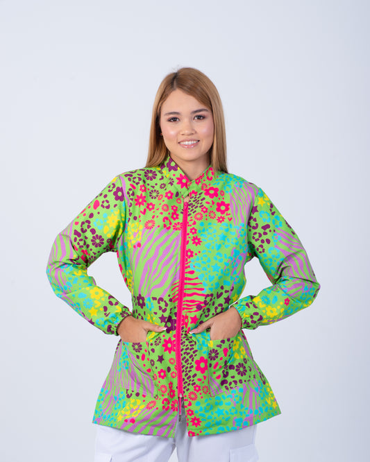 Bata médica premium antifluido diseño Oshosi Dreamy Scrubs