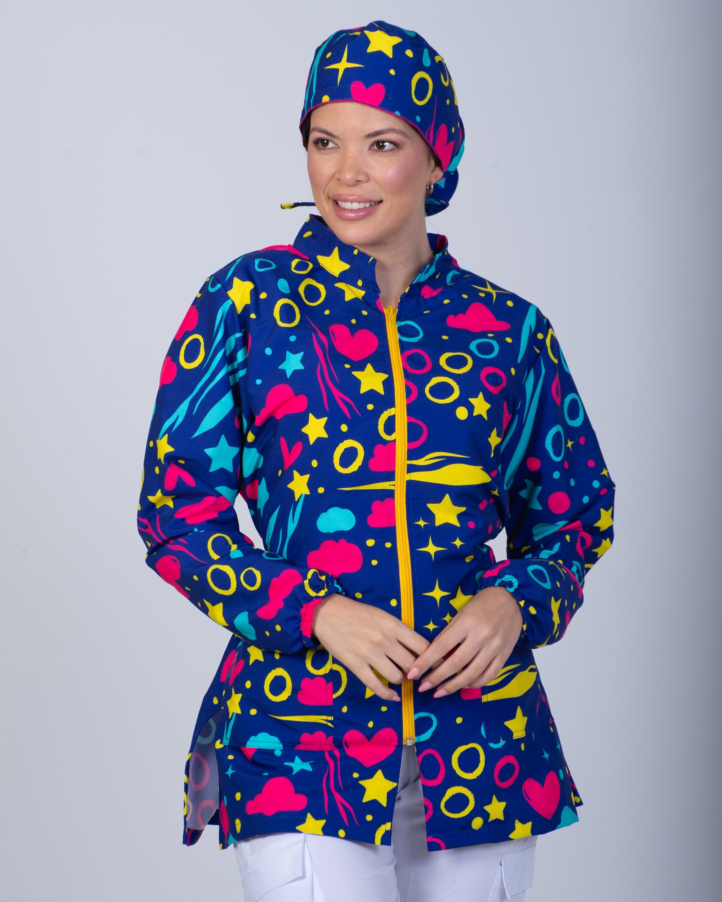 Bata médica premium antifluido diseño Oshosi Dreamy Scrubs