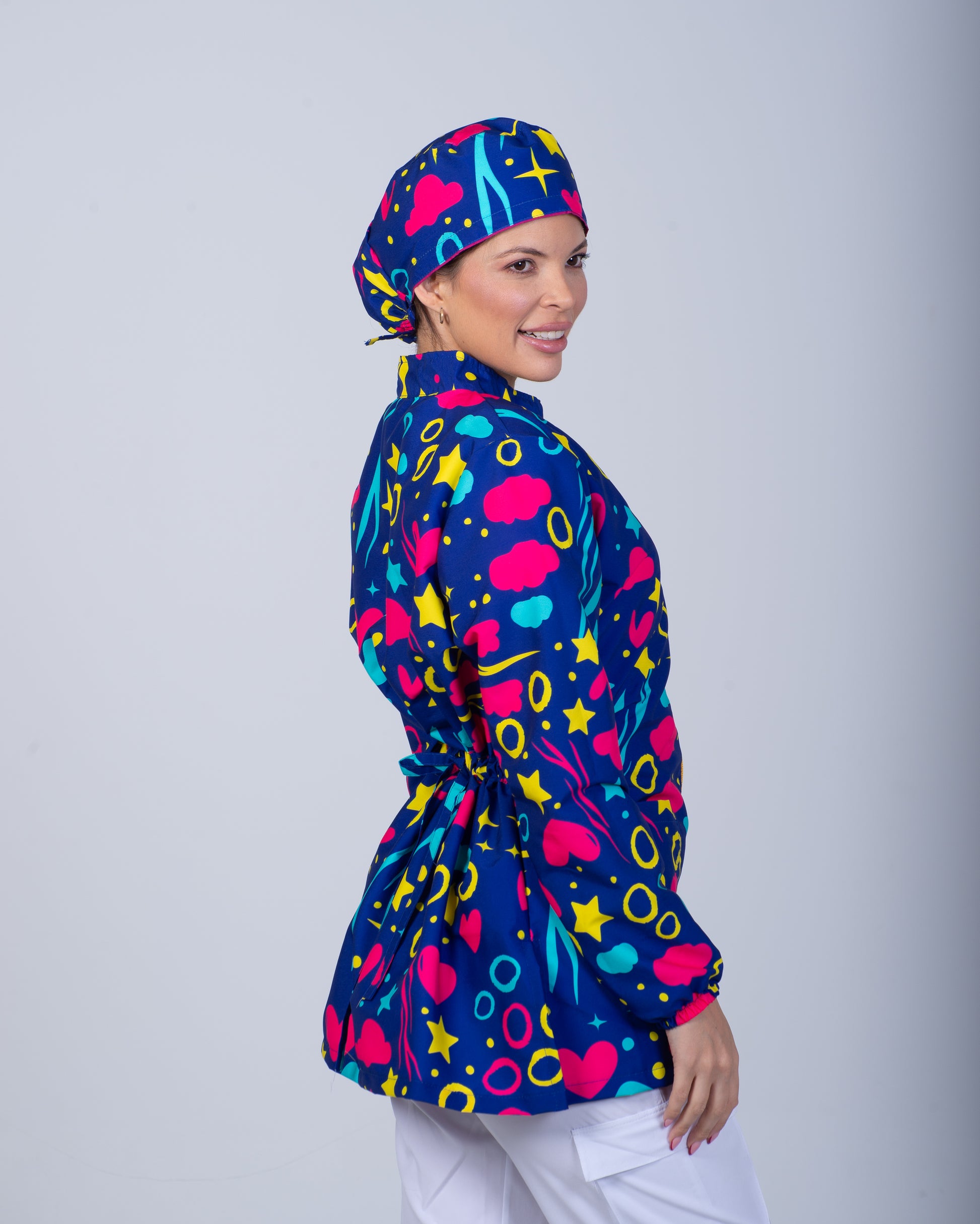 Bata médica premium antifluido diseño Oshosi Dreamy Scrubs