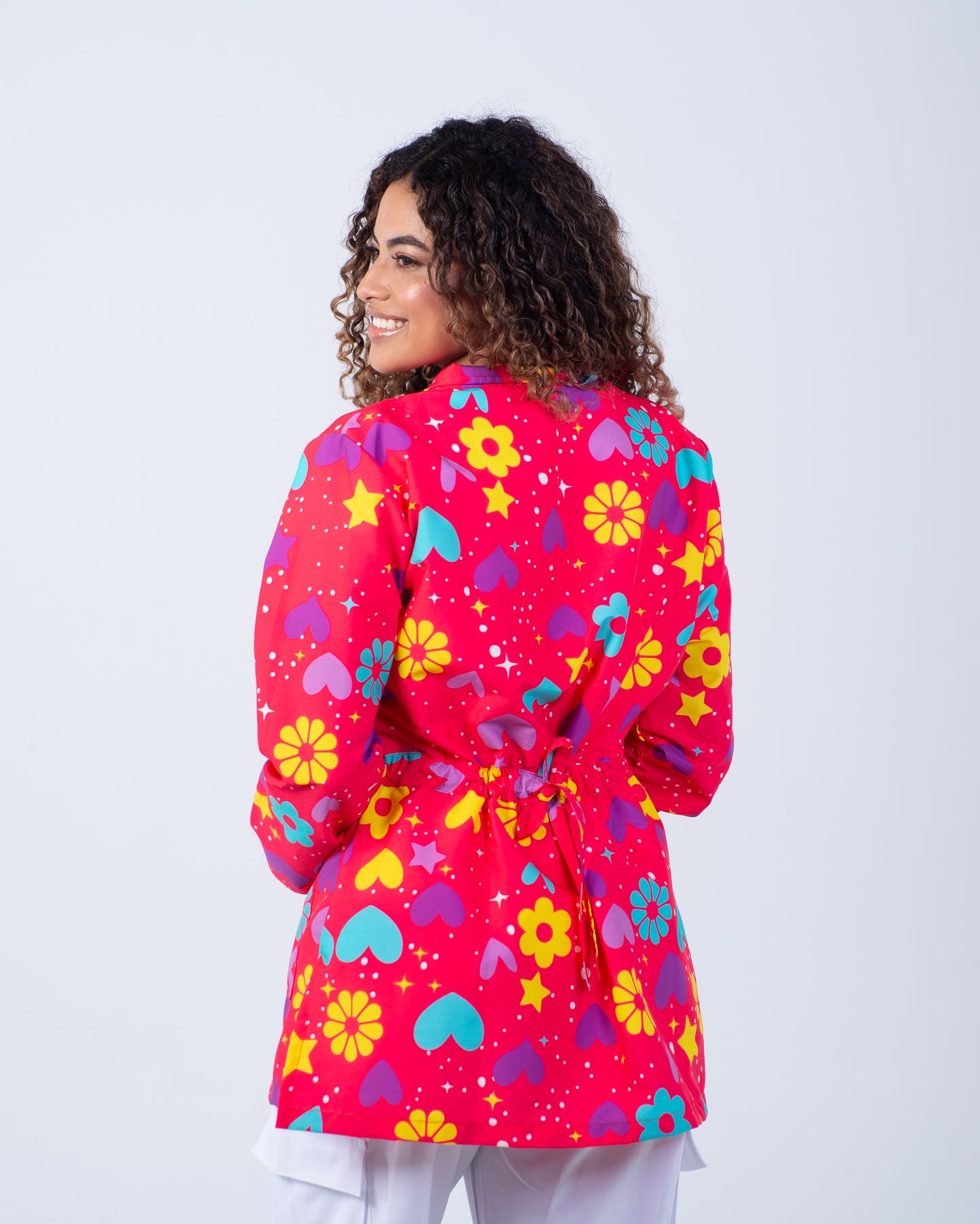 Bata médica premium antifluido diseño Oshosi Dreamy Scrubs