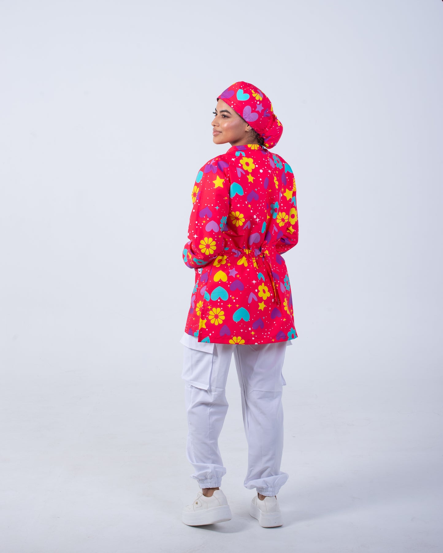 Bata médica premium antifluido diseño Oshosi Dreamy Scrubs