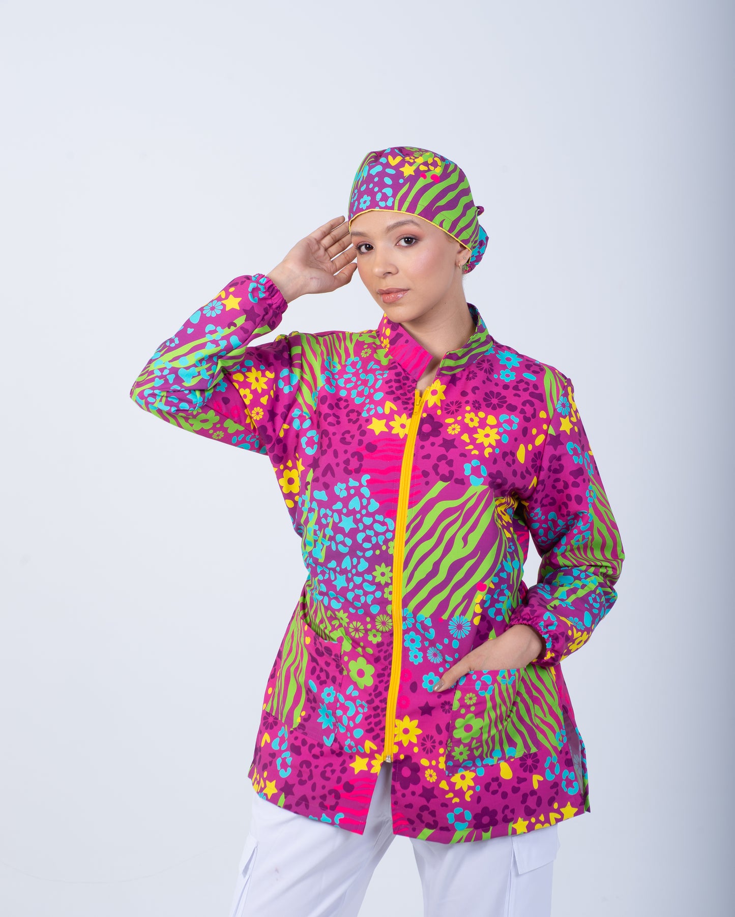 Bata médica premium antifluido diseño Oshosi Dreamy Scrubs