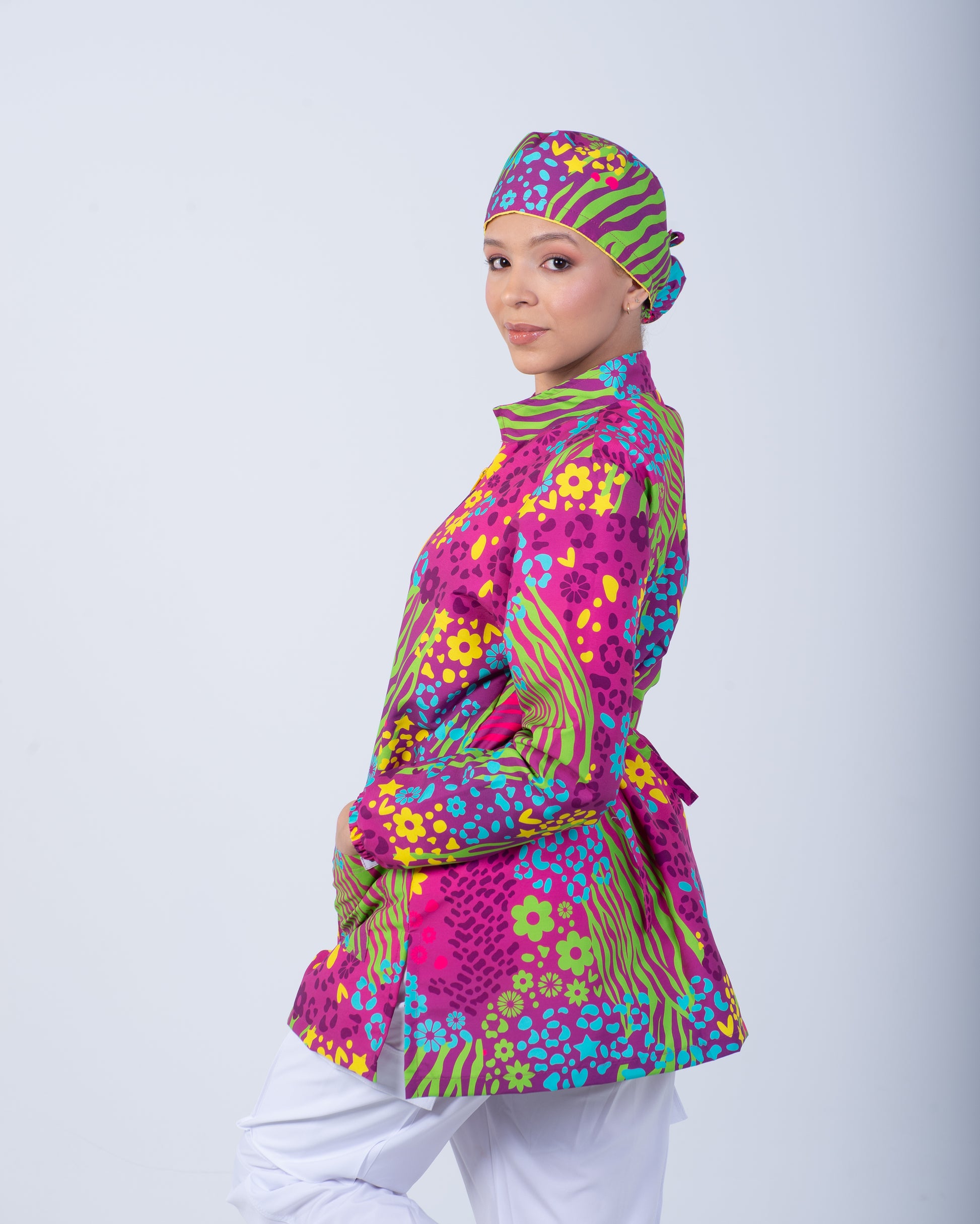 Bata médica premium antifluido diseño Oshosi Dreamy Scrubs