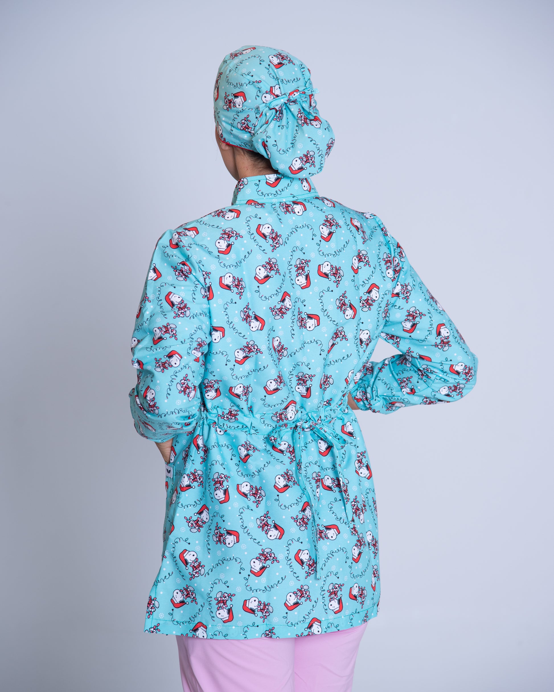 Bata médica premium antifluido holiday Dreamy Scrubs