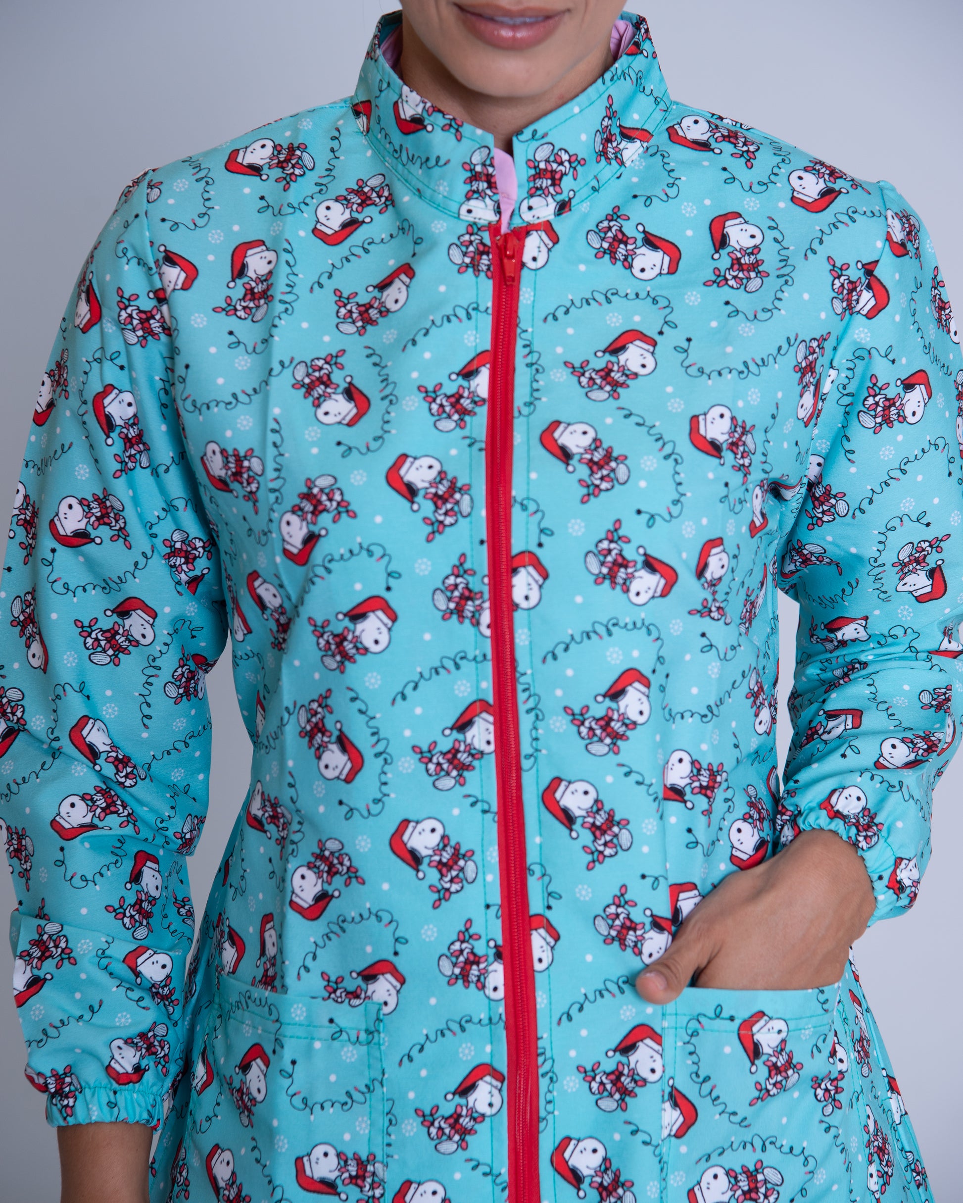 Bata médica premium antifluido holiday Dreamy Scrubs