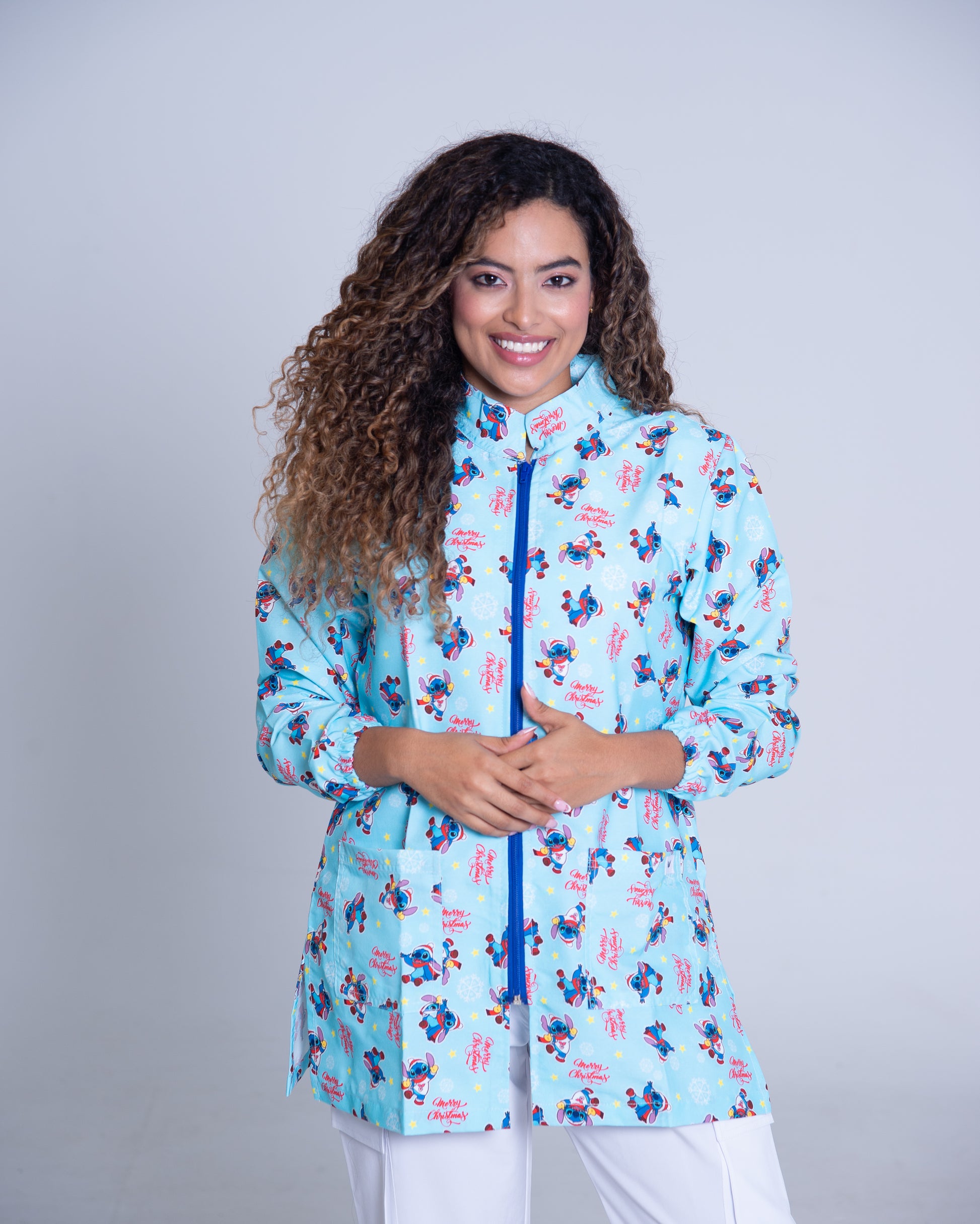 Bata médica premium antifluido holiday Dreamy Scrubs